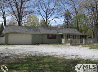 3933 Nelsey Rd, Waterford, MI 48329