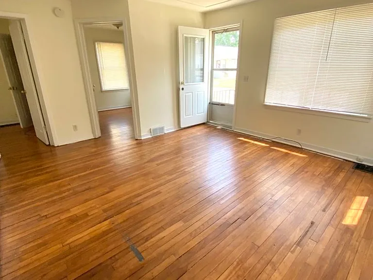 1121 Hapeman St — Photo 5