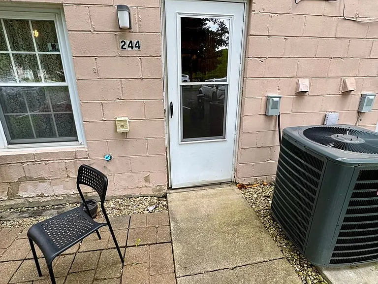 244 E Commons Dr — Photo 3