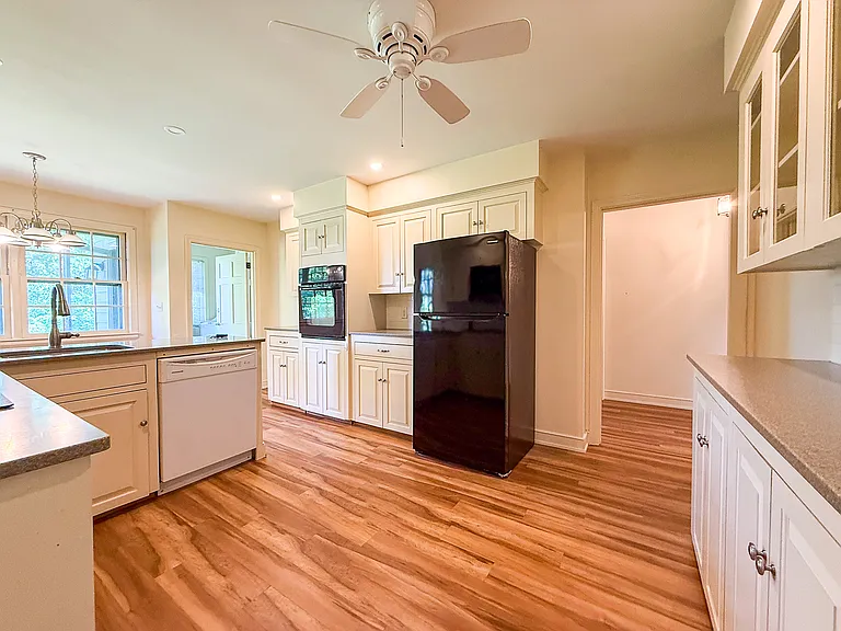 380 Gibbs Ave — Photo 6