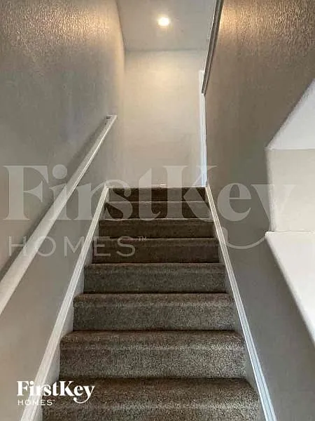 3 bed, 2.5 bath, 1815 sqft, $2,230 — Photo 2