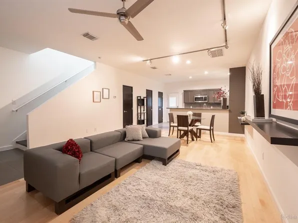 902 W Heights Hollow Ln, Houston, TX 77007