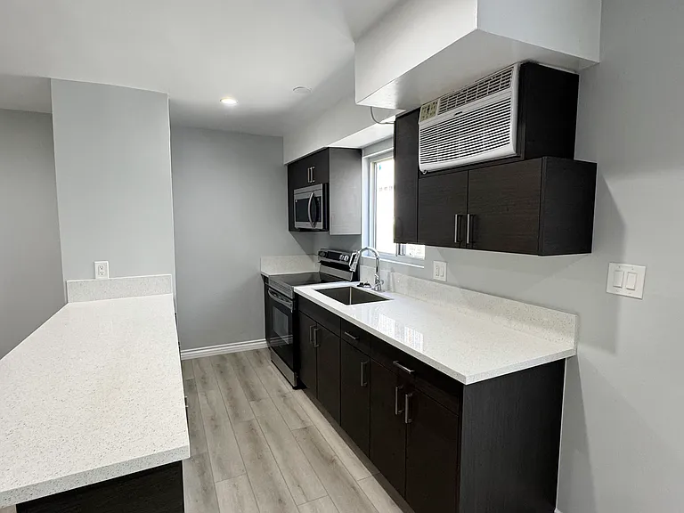6911 Haskell Ave #108 — Photo 4