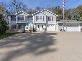 17731 Timber View Ct, Dubuque, IA 52001