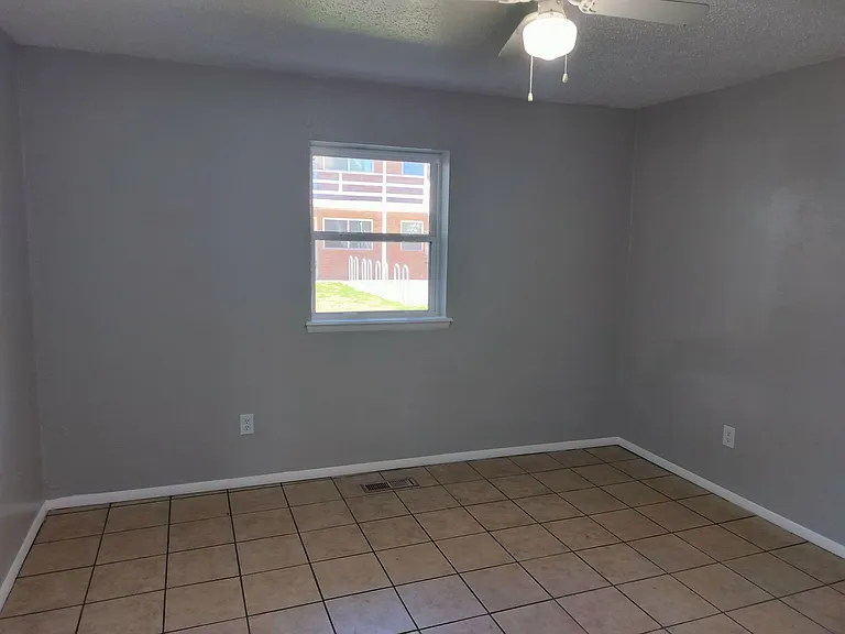 301 N University Dr #7 — Photo 12