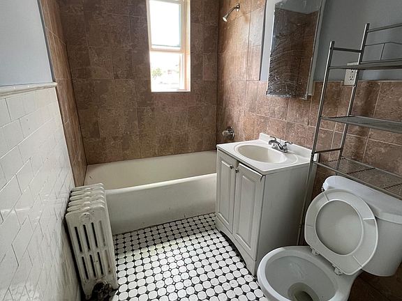 2nd image of 418 Jersey St Floor 2