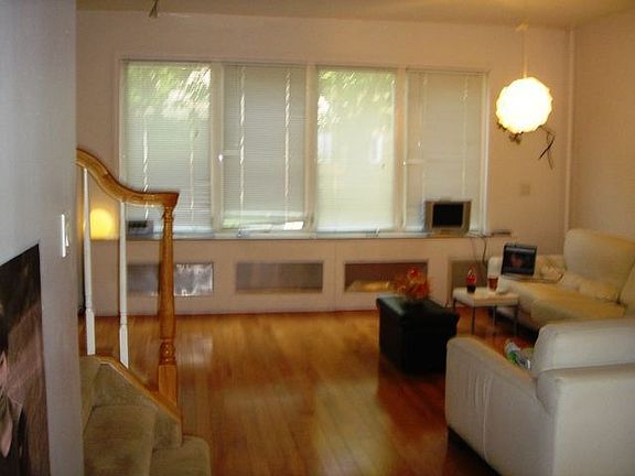 2nd image of 6846 Clyde St