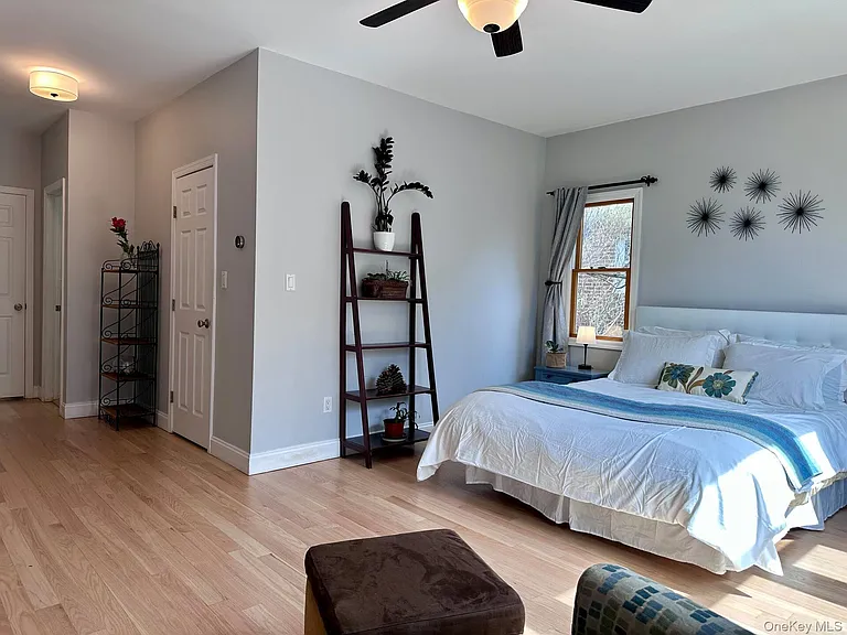 322 E Beech St — Photo 9