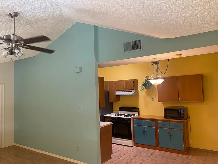 1908 Christine Ct — Photo 12