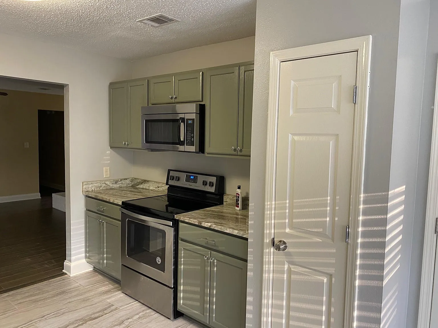 3 bed, 1578 sqft, $1,875 — Photo 3