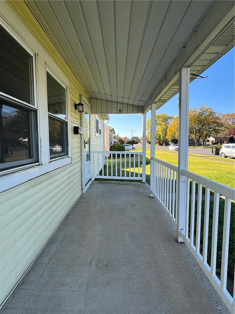 2 bed, 1.0 bath, 768 sqft, $1,950 — Photo 2