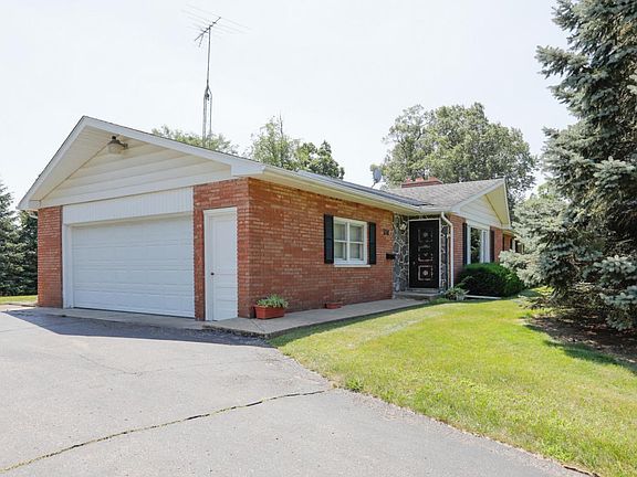 7911 Algonquin St-103