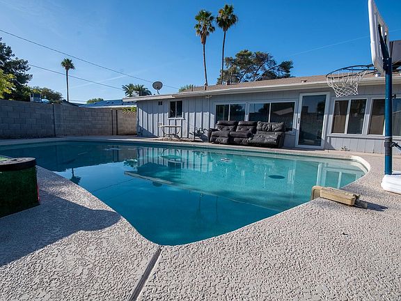 5th image of 1028 E Wesleyan Dr