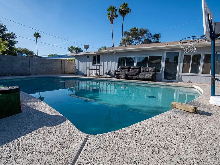 1028 E Wesleyan Dr — Photo 5
