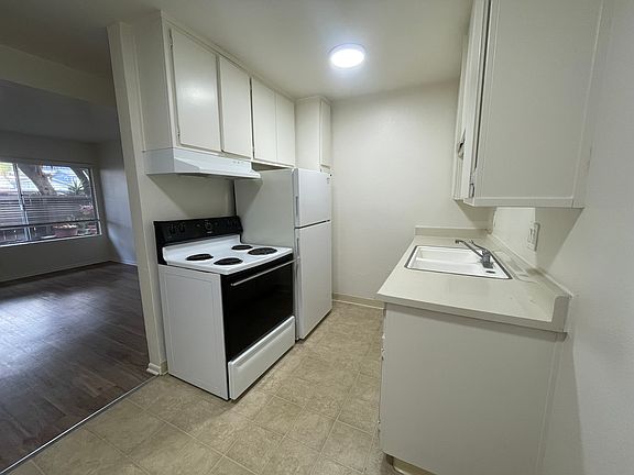 3rd image of 5959 Mandarin Dr #C