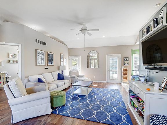 5th image of 20467 Lakeview Dr