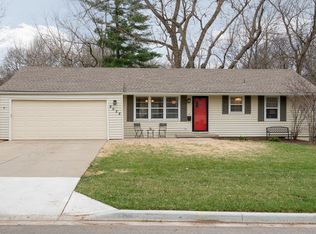 8028 Outlook Dr, Prairie Village, KS 66208