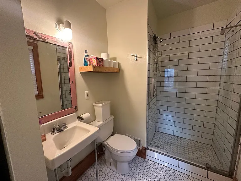 4243 Kenwood Ave — Photo 24