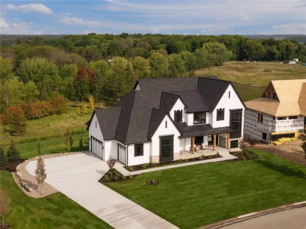 15503 Robinwood Dr, Minnetonka, MN 55345