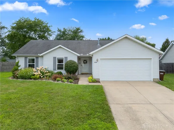 2236 Commonwealth Dr, Xenia, OH 45385