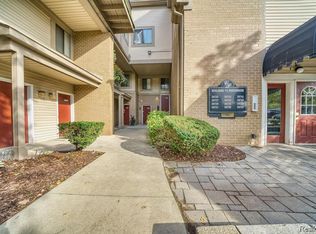 26693 W Carnegie Park Dr, Southfield, MI 48034
