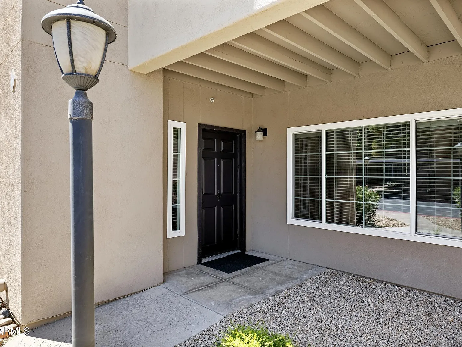 3 bed, 2.0 bath, 1206 sqft, $2,300 — Photo 3
