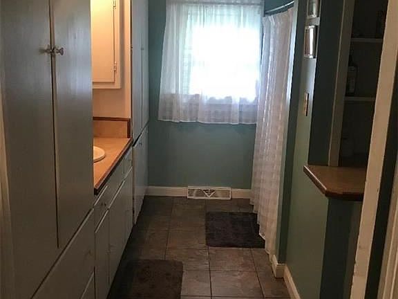 5th image of 202 E High St