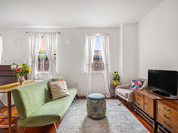 2nd image of 313 W 119th St #4H