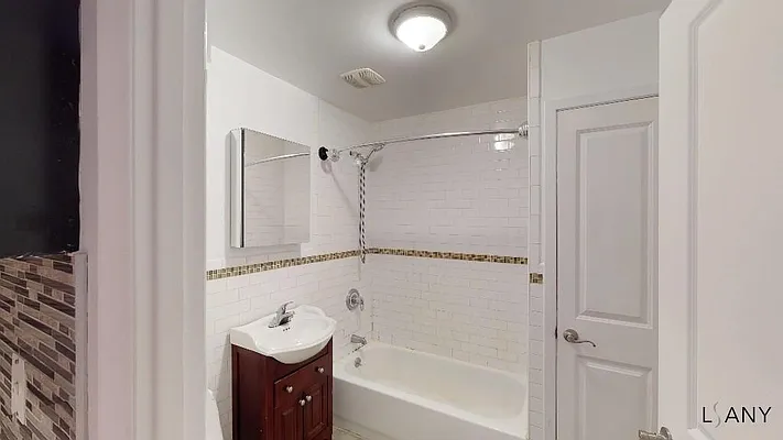 Rented by LandSeair Real Estate Group | media 5