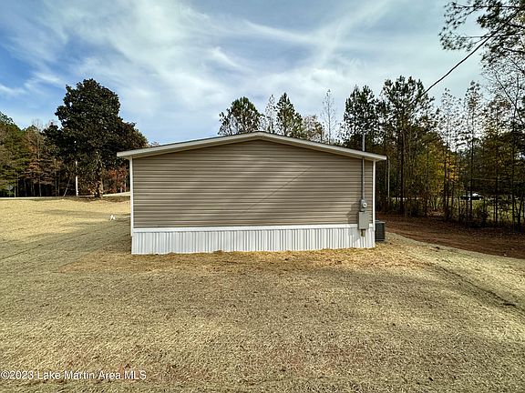 5th image of 18 Berry Field Dr