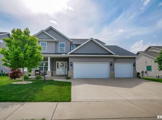 11401 N Sycamore Creek Dr, Dunlap, IL 61525