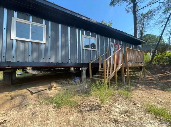 72 Appaloosa Dr, Spring Lake, NC 28390