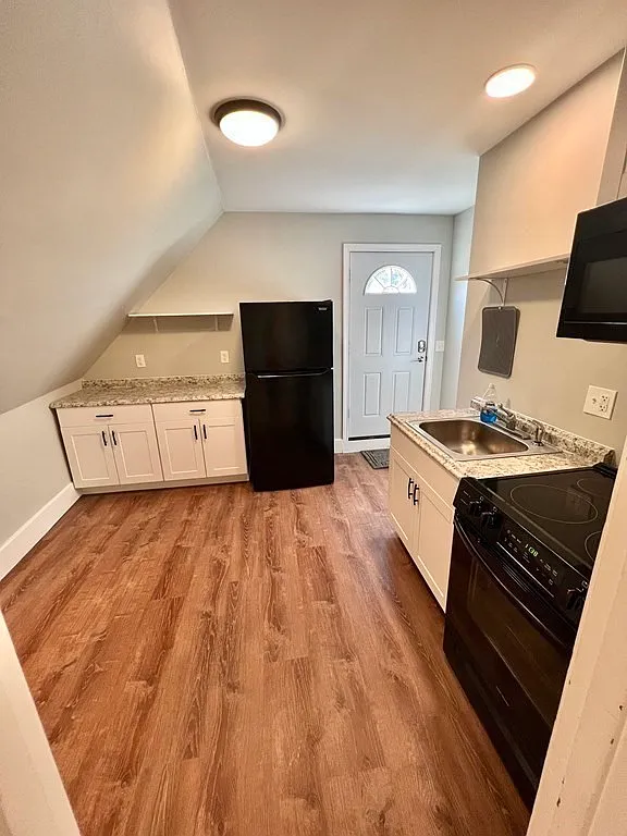 1 bed, 1100 sqft, $1,300 — Photo 3