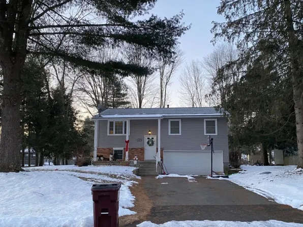 13 Coachman Dr, Ballston Spa, NY 12020