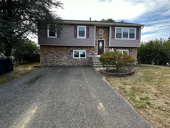 2nd image of 32 Pine Brook Dr