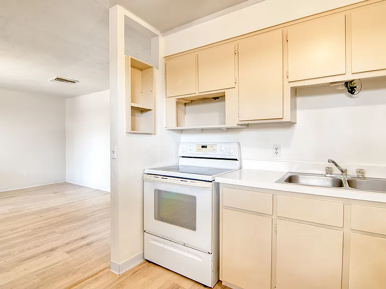 5657 E 28th St #5657 — Photo 14