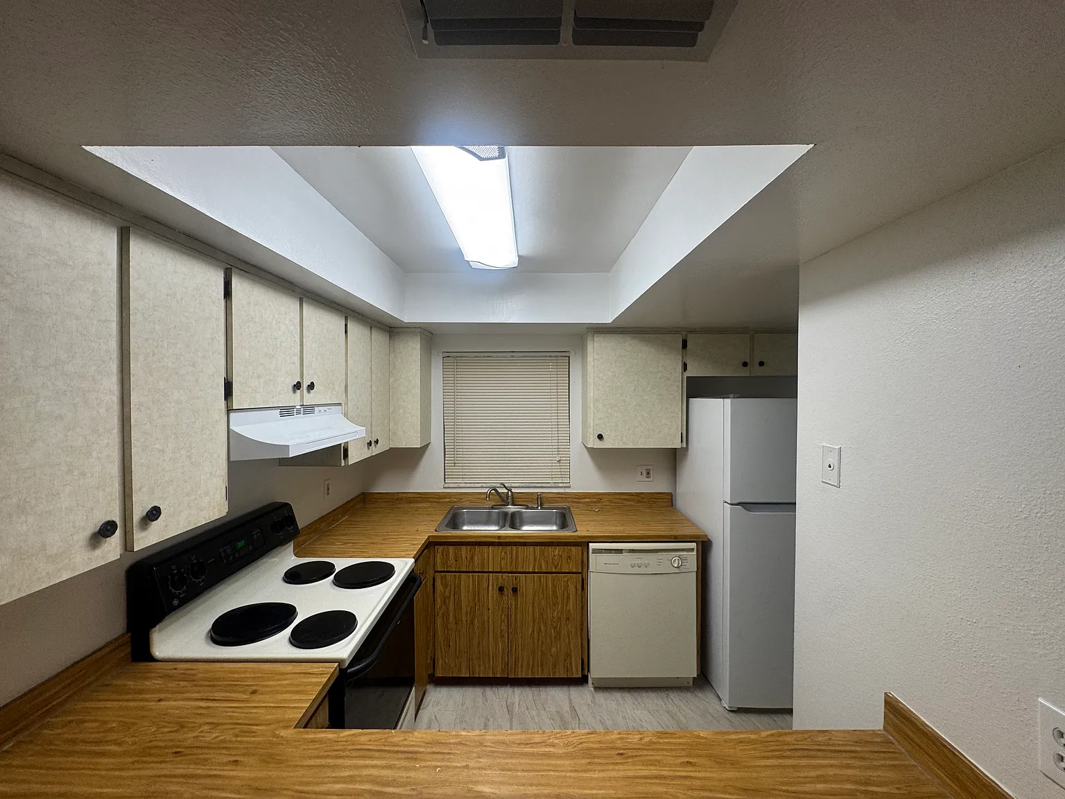 2 bed, 950 sqft, $1,650 — Photo 3