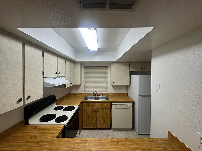 5600 59th Way N #5602 — Photo 3