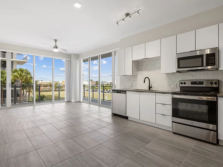 New Avery Pointe East — Photo 36