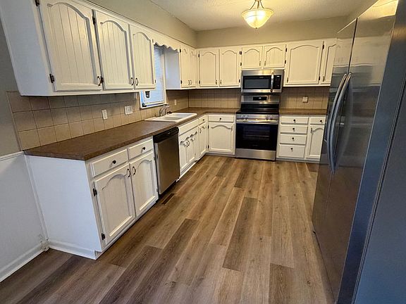 4th image of 1428 Grandview Dr