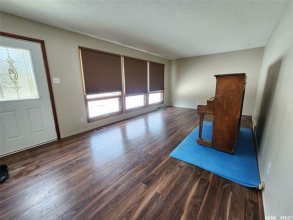 4th image of 637 Geisen St