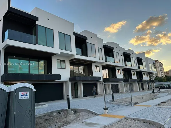 3222 NE 7th St #2, Pompano Beach, FL 33062