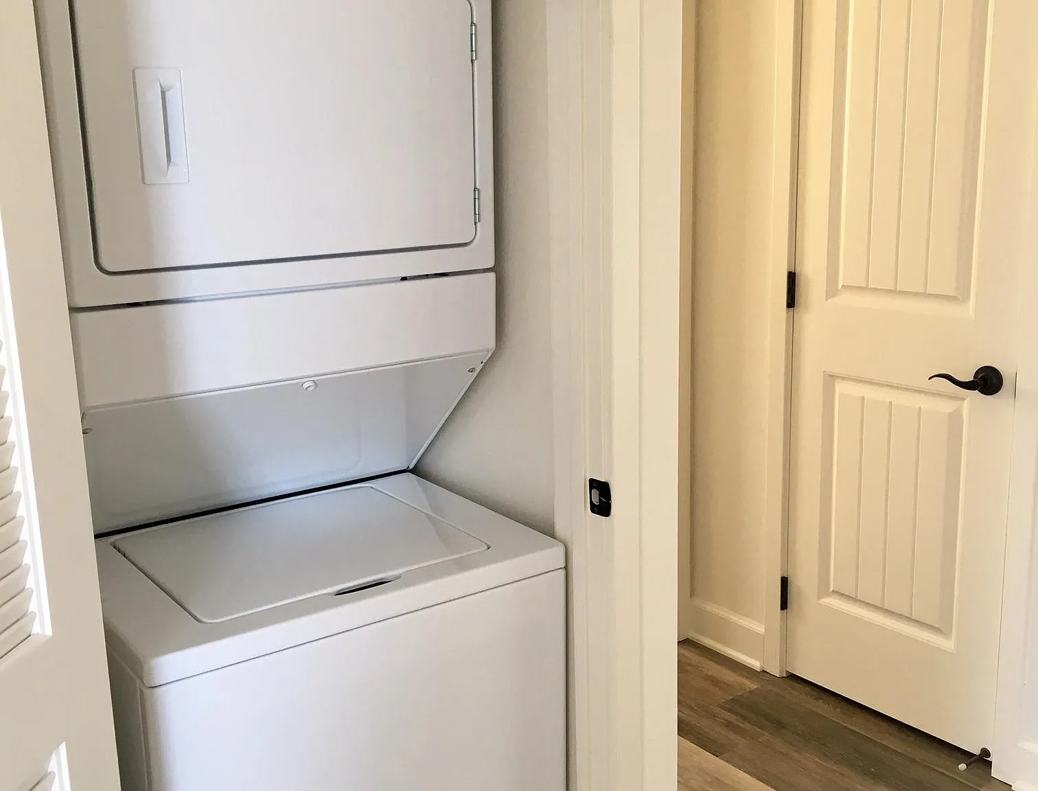 2 bed, 1100 sqft, $3,100 — Photo 2