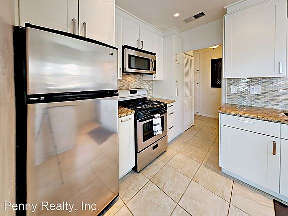 3rd image of 1019 W Palm St