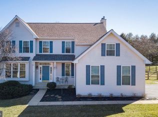 8 Huntsman Dr, Garnet Valley, PA 19060