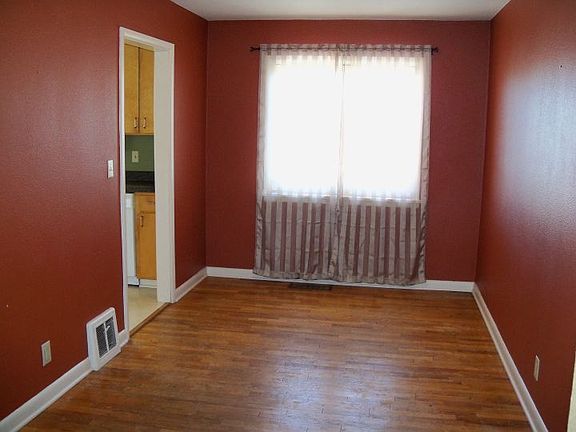 3rd image of 514 Avenue C