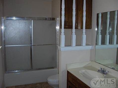 4th image of 404 Travis Dr