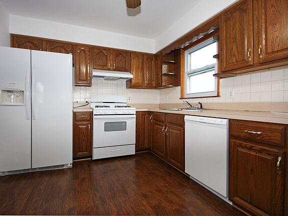 2nd image of 526 Avenue C #2
