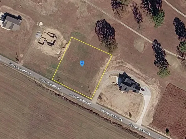 40 Pleasant Garden Rd, Summertown, TN 38483