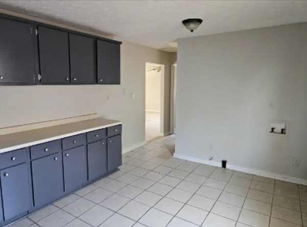3 bed, 1100 sqft, $1,100 — Photo 3